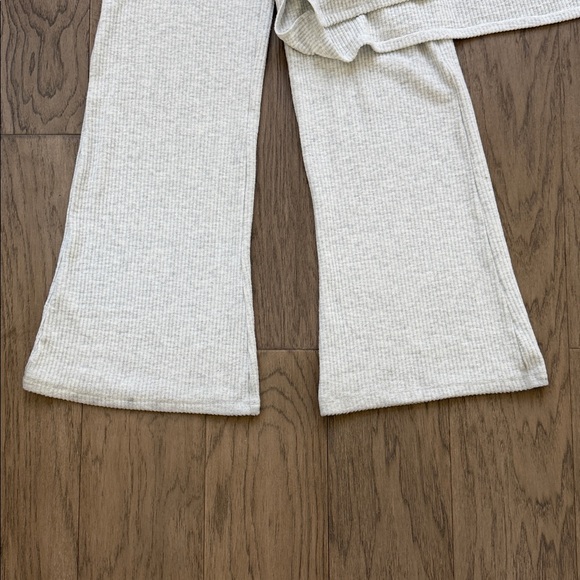 Talulah Cozy Ribbed Set - Picture 6 of 9